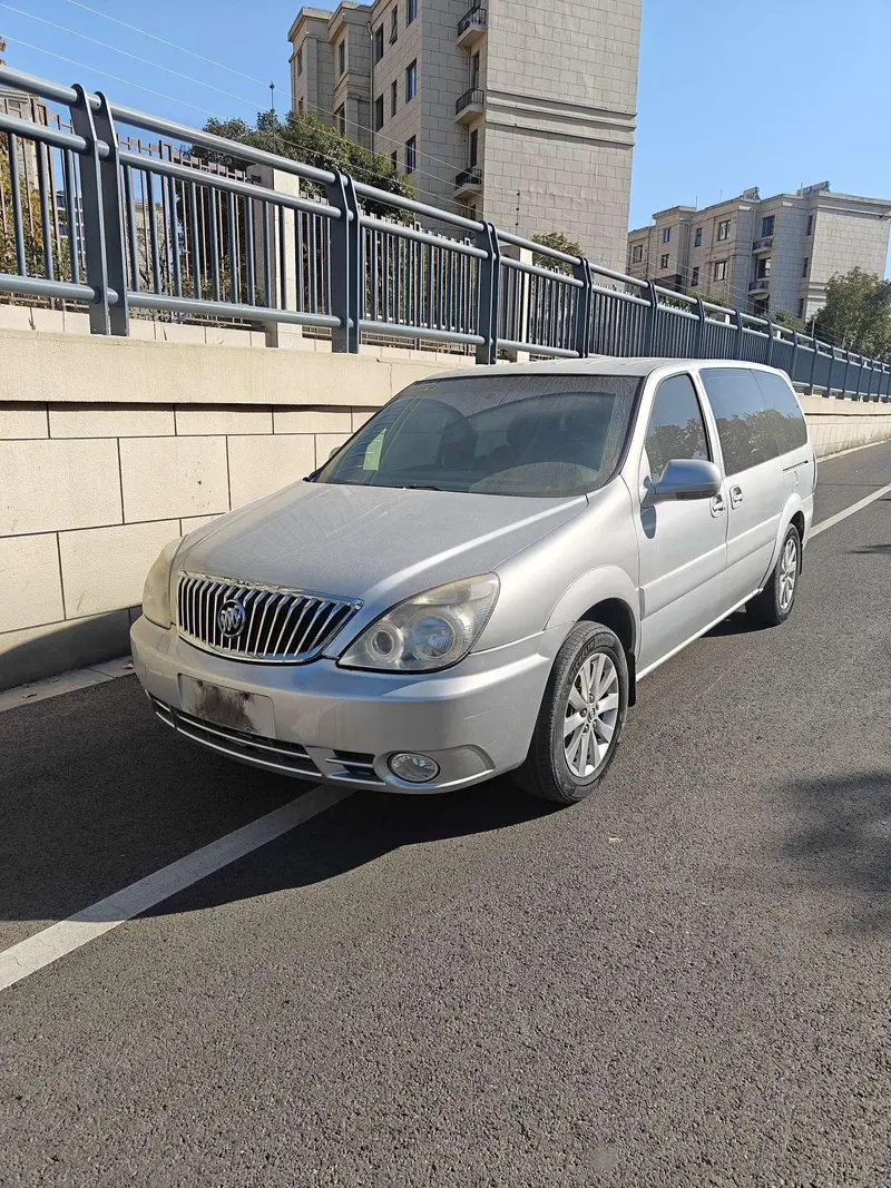 Buick GL 8 2.4 L