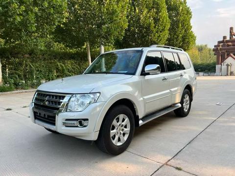 Mitsubishi Pajero (Import)