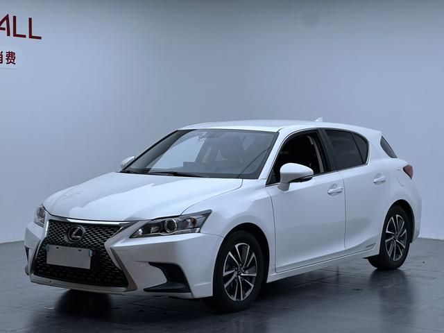 Lexus CT - фото 1