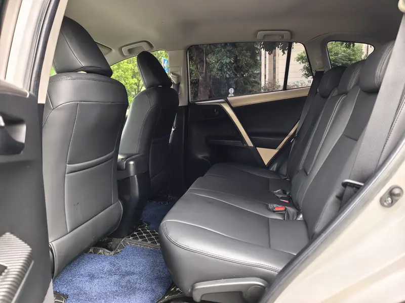 Toyota RAV4 — фото 13