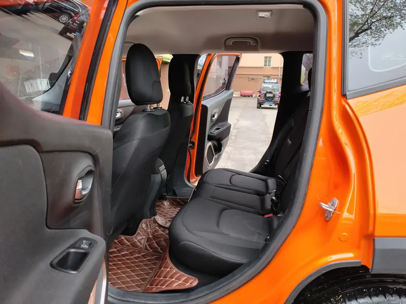Jeep Renegade — фото 14