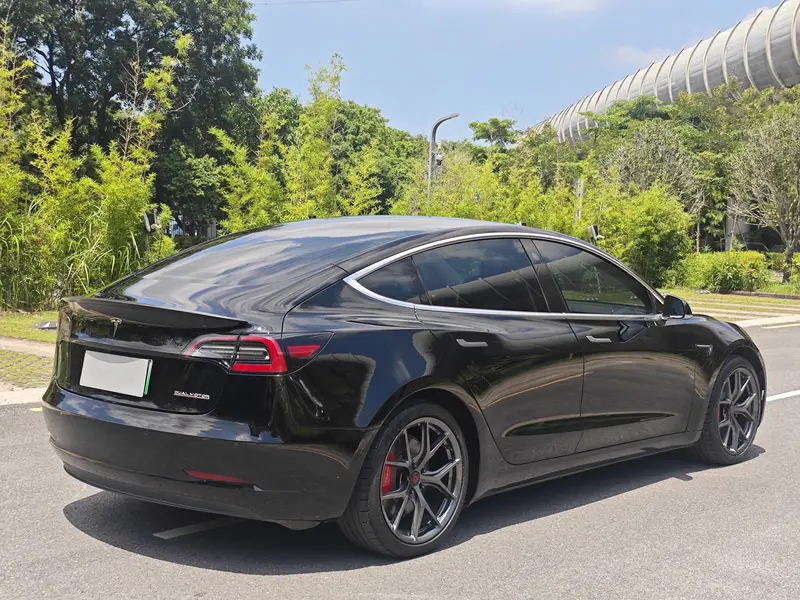 Tesla Model 3 — фото 6