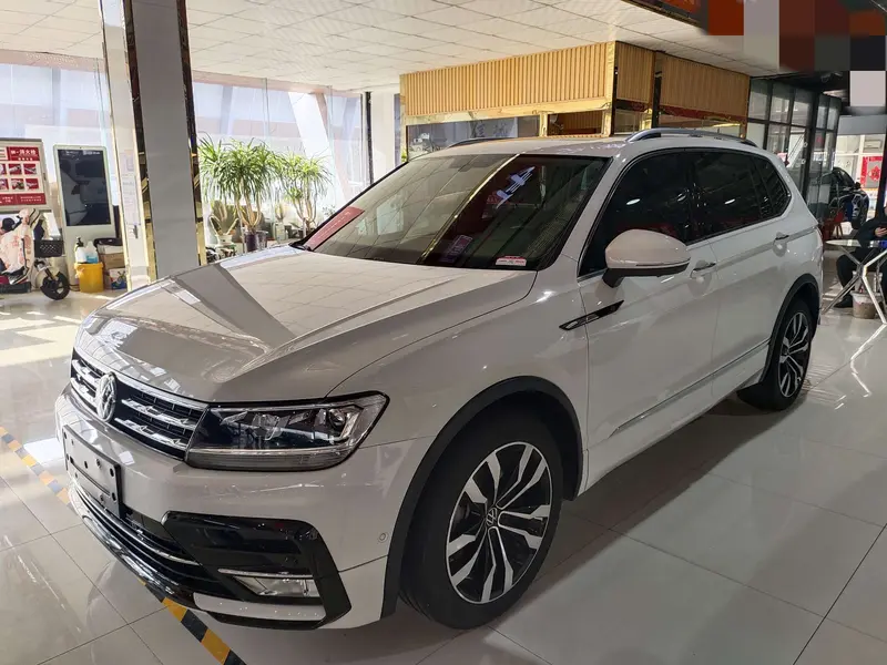 Volkswagen Tiguan L — фото 1
