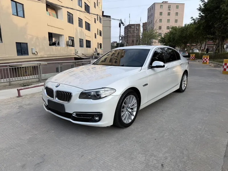 BMW 5 Series — фото 1