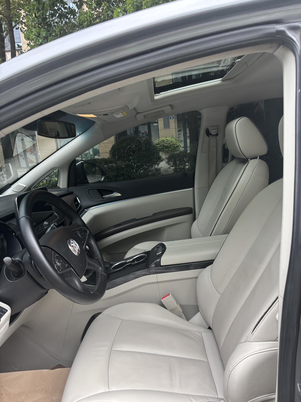 Buick GL8: фотография 16 из 19
