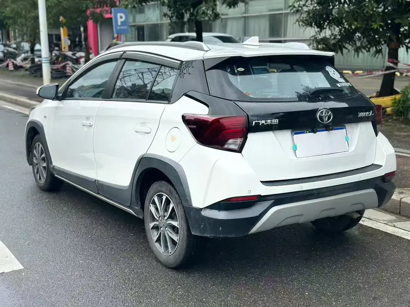 Toyota Yaris L — фото 4