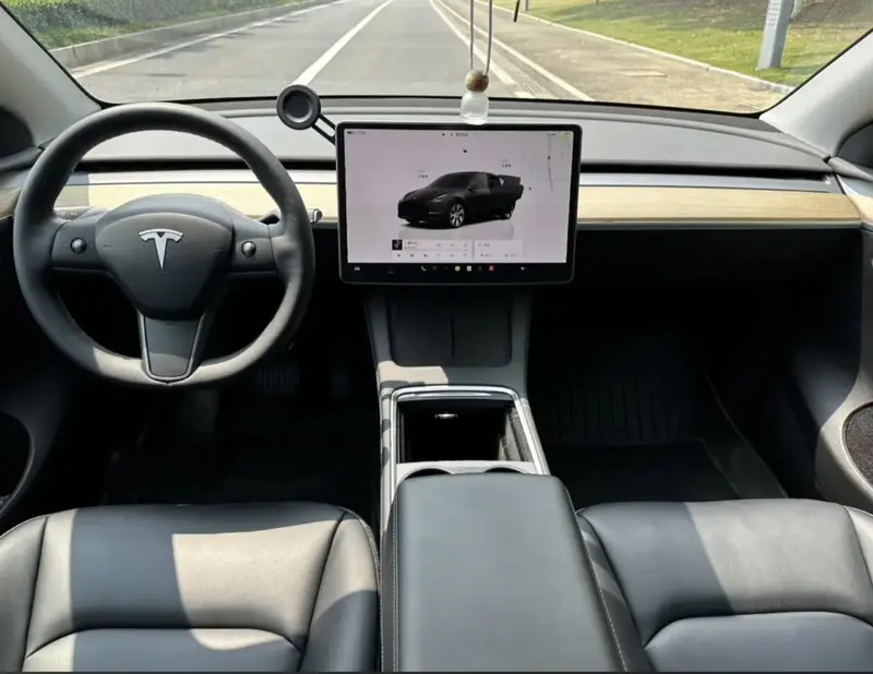 Tesla Model Y — фото 7
