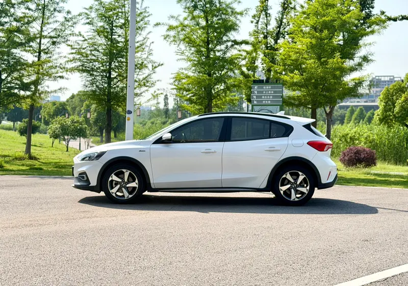 Ford Focus Active — фото 3