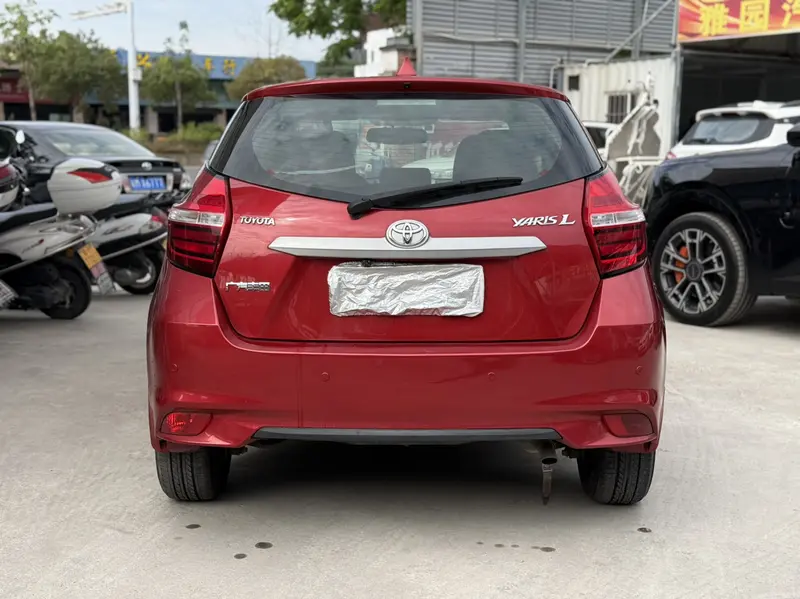 Toyota Yaris L — фото 5