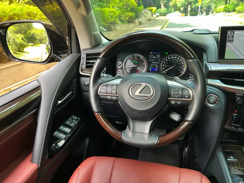 Lexus LX — фото 10