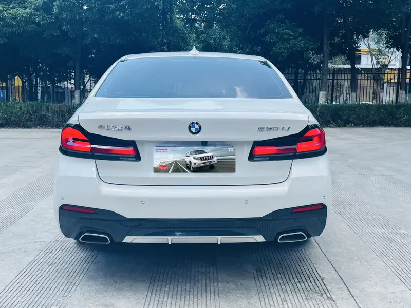 BMW 5 Series — фото 5