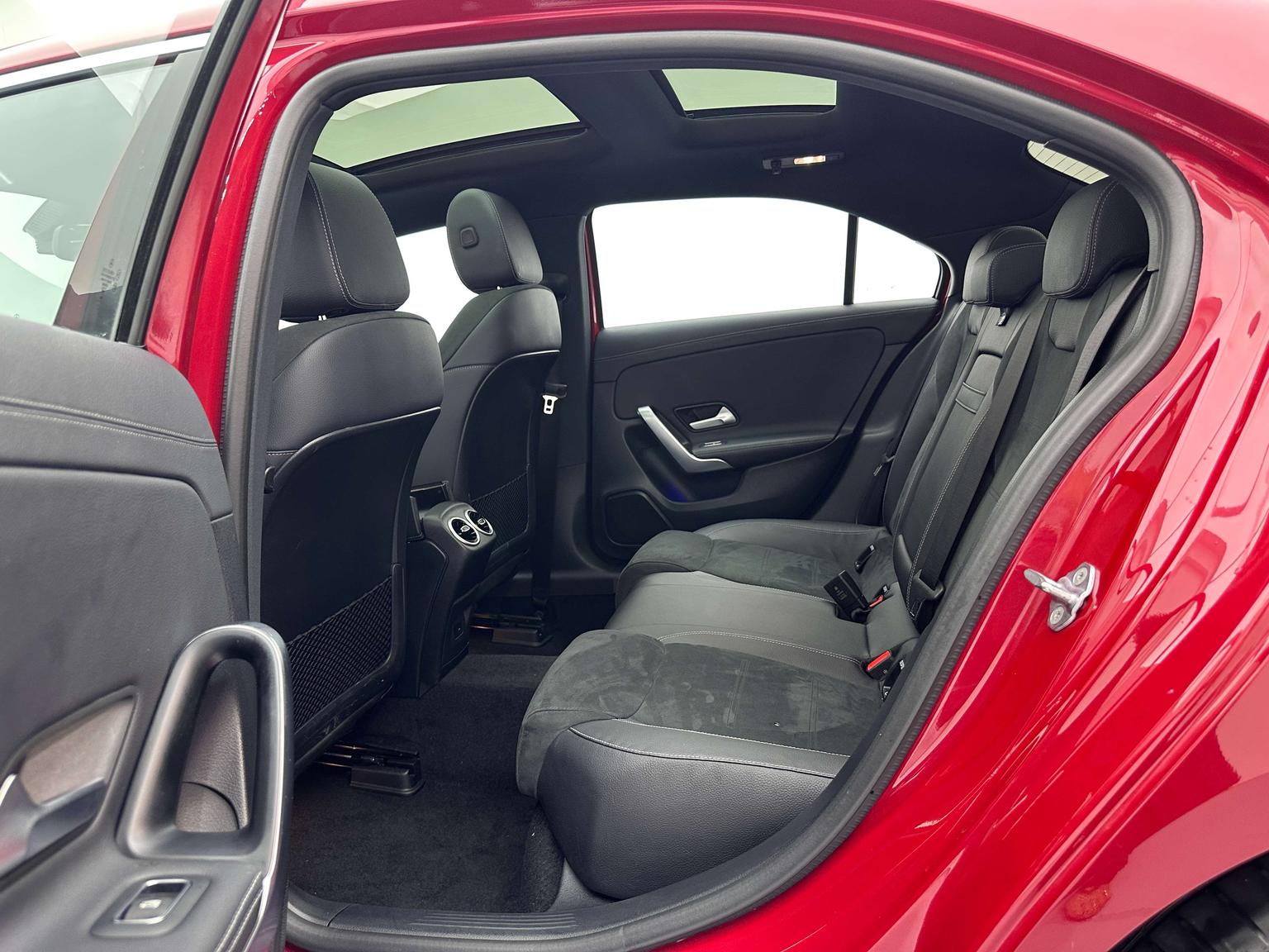 Mercedes-Benz A-Class: фотография 20 из 32