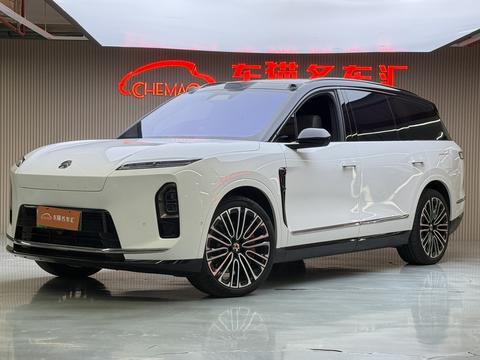Nio ES8
