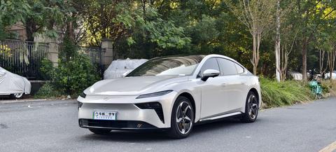 Dongfeng eπ 007