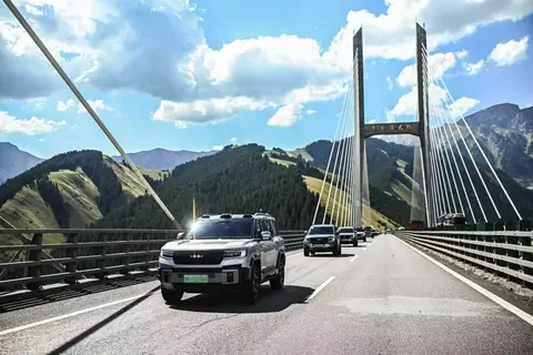 开方程豹驰骋新疆丝路,国际金融学术嘉宾与豹友共赴山海热爱