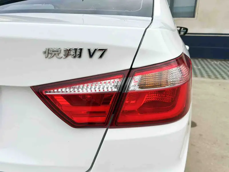 Changan V 7 1.6 L MT V — фото 7