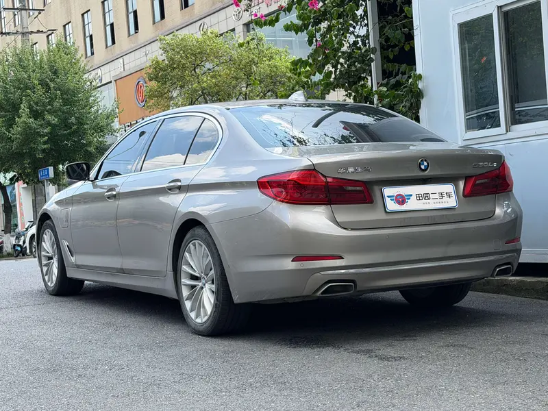 BMW 5 Series — фото 4