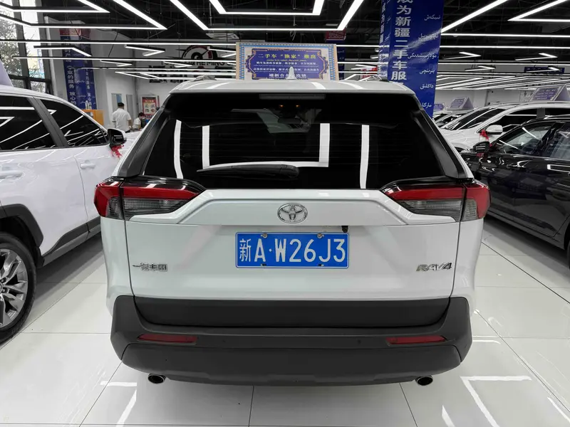 Toyota RAV4 — фото 4