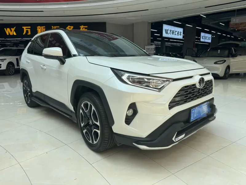 Toyota RAV4 — фото 3