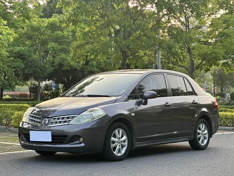 Nissan Tiida Sedan