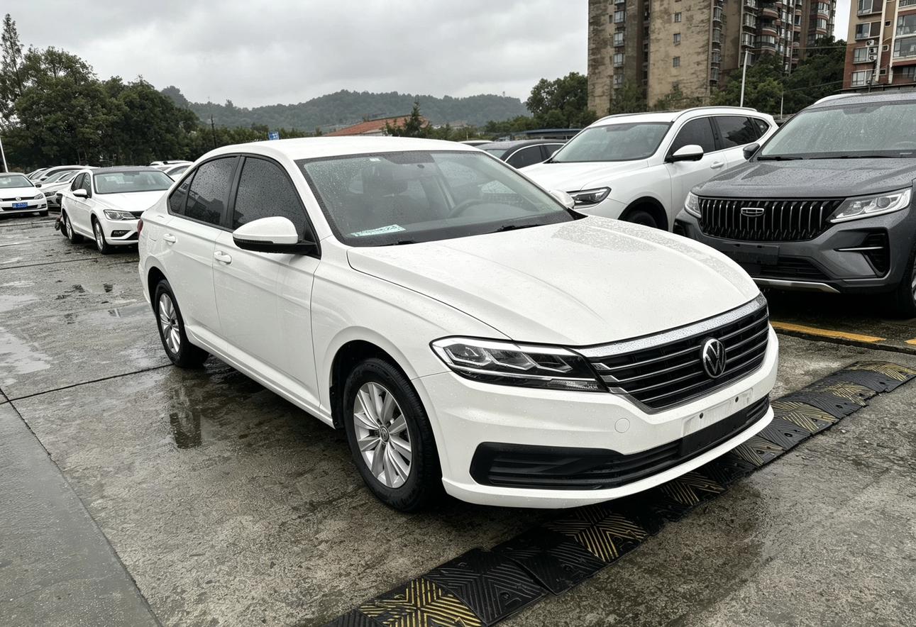 Volkswagen Lavida: фотография 3 из 17