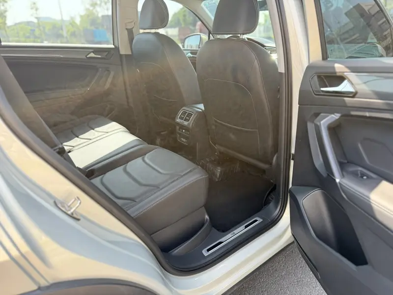 Volkswagen Tiguan L — фото 16