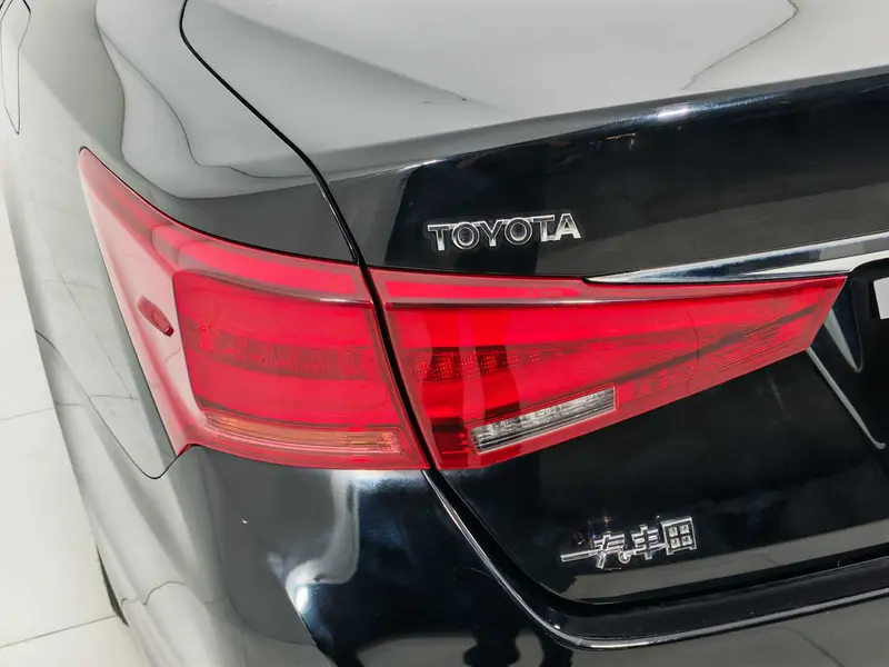 Toyota Crown — фото 10