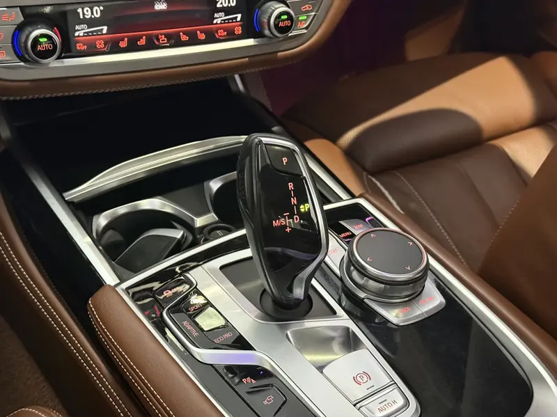 BMW 7 Series — фото 11