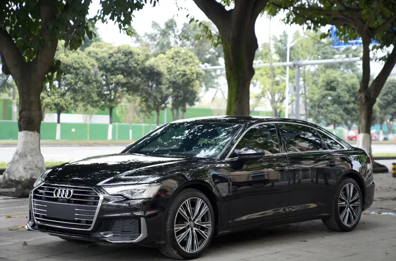 Audi A6L — фото 1