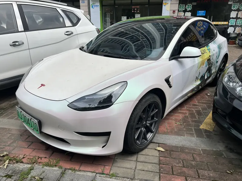 Tesla Model 3 — фото 1