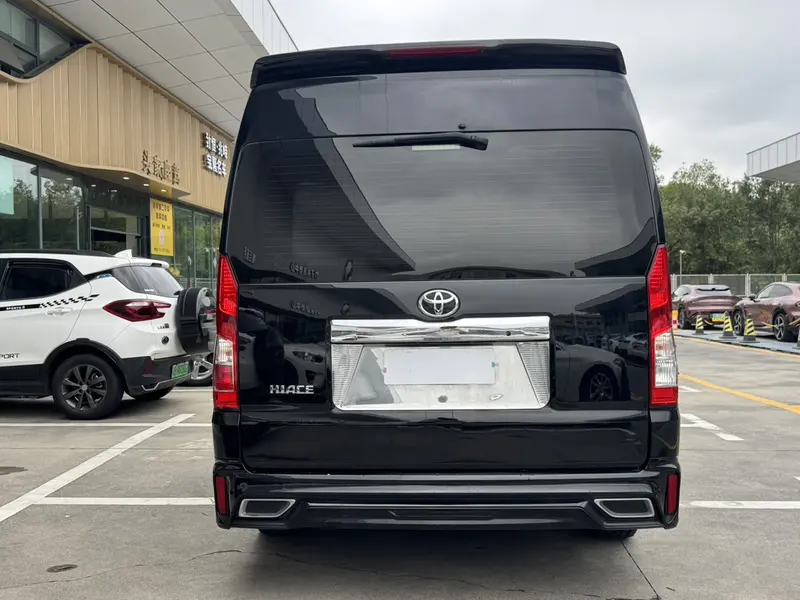 Toyota Hiace — фото 5