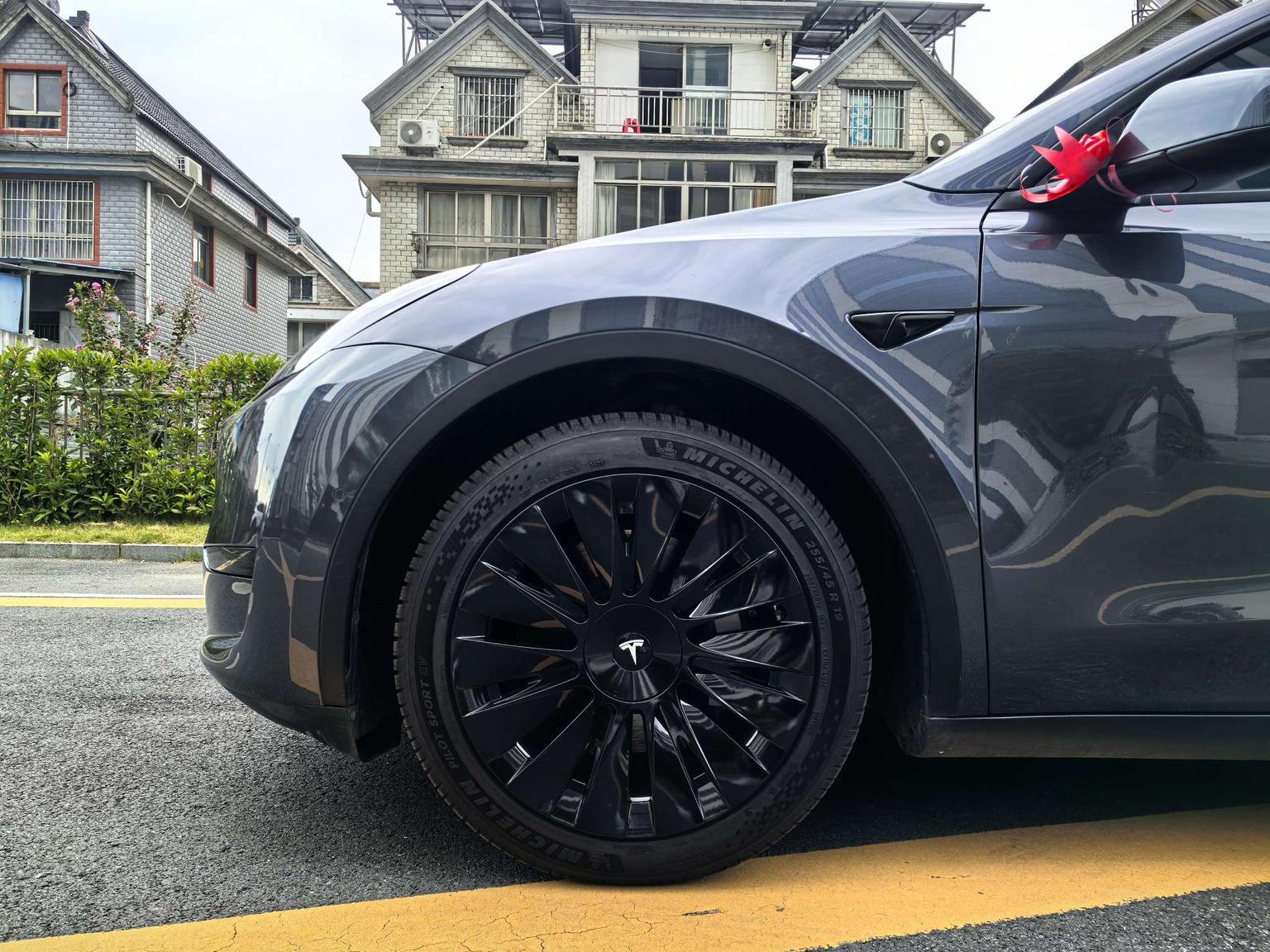 Tesla Model Y: фотография 5 из 18