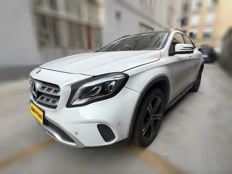 Mercedes-Benz GLA 200