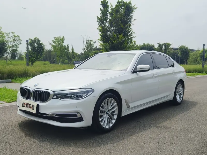 BMW 5 Series — фото 1