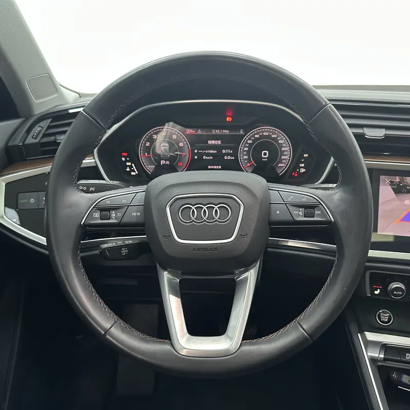 Audi Q3 — фото 11