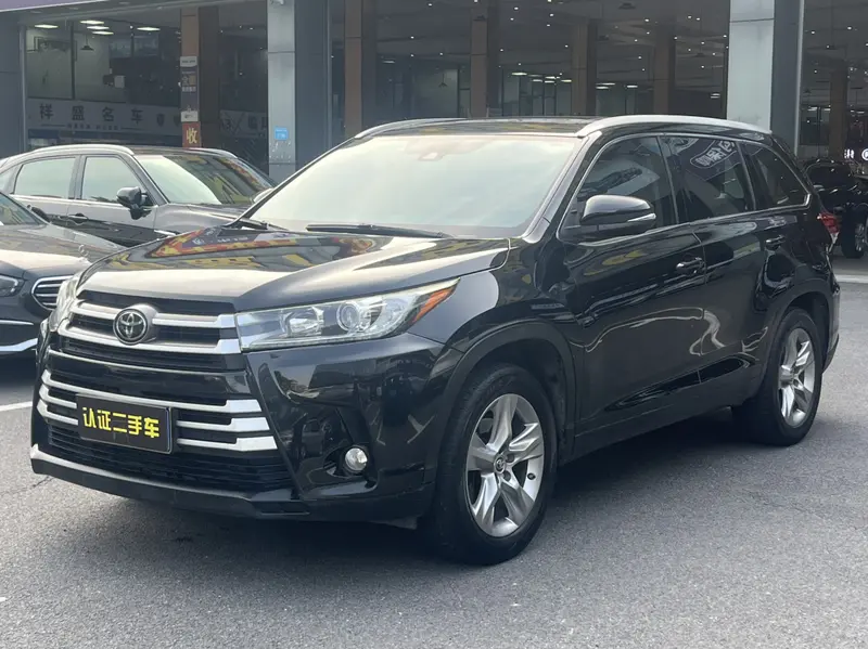 Toyota Highlander — фото 1