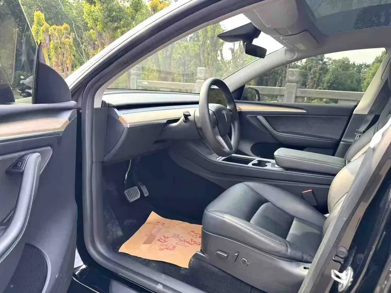 Tesla Model Y рестайлинг задний привод — фото 7