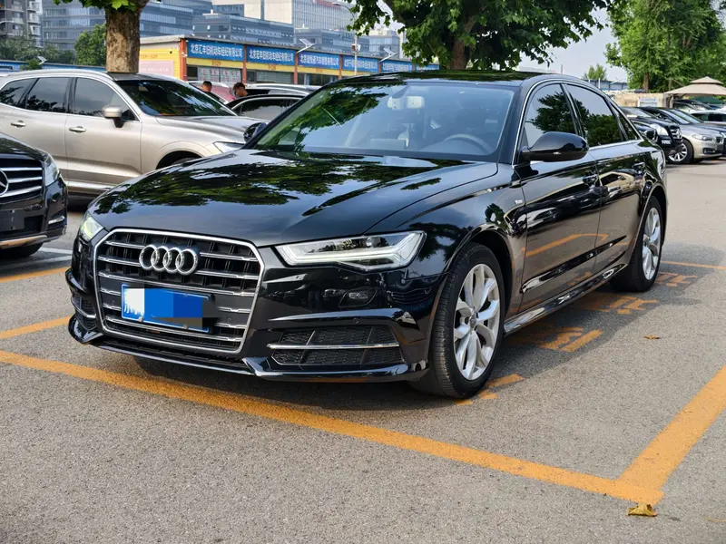 Audi A6L — фото 1