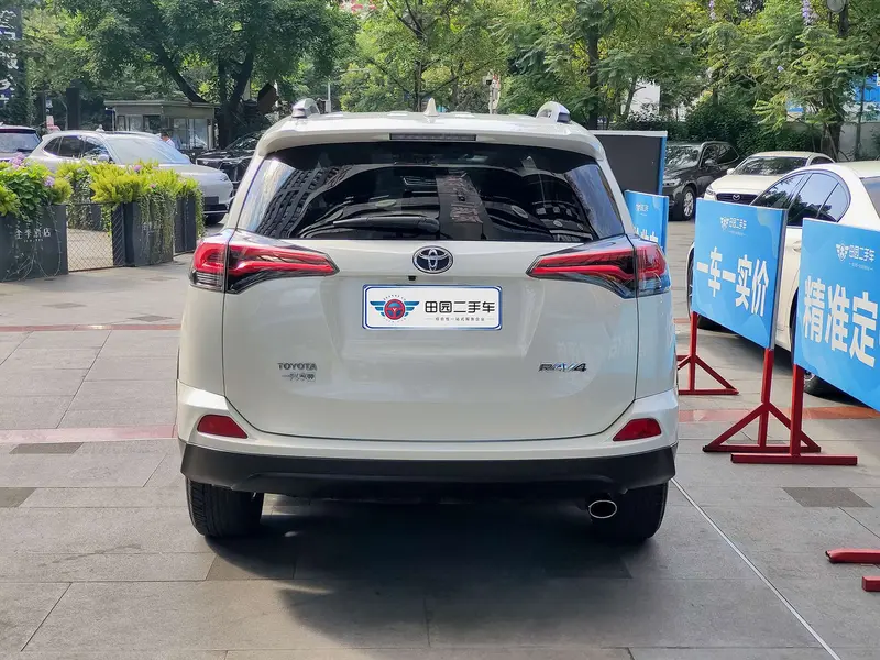 Toyota RAV4 — фото 5