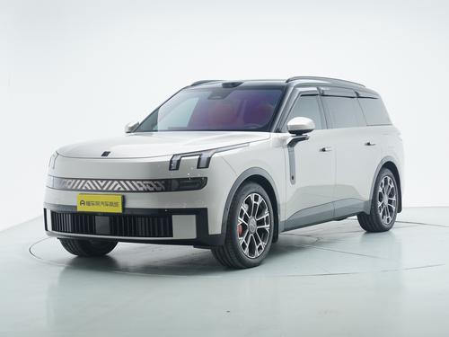 Lynk & Co 900