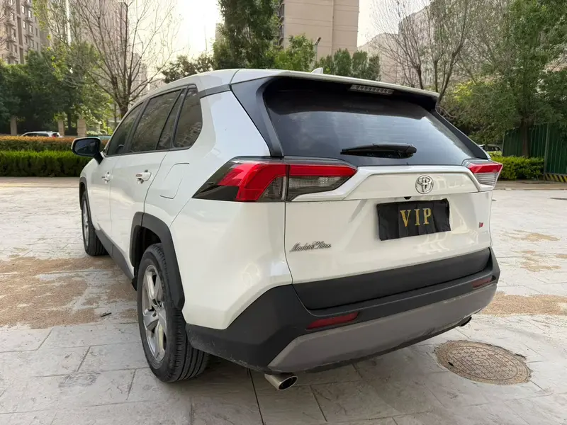 Toyota RAV4 — фото 4