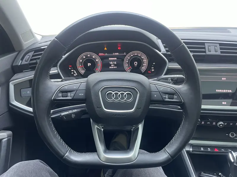 Audi Q3 — фото 12