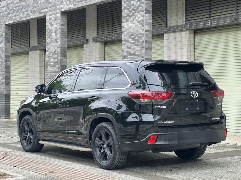 Toyota Highlander — фото 4