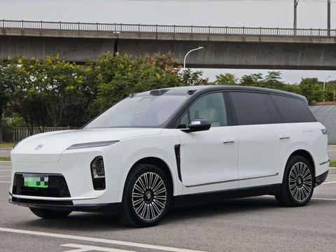 Nio ES8