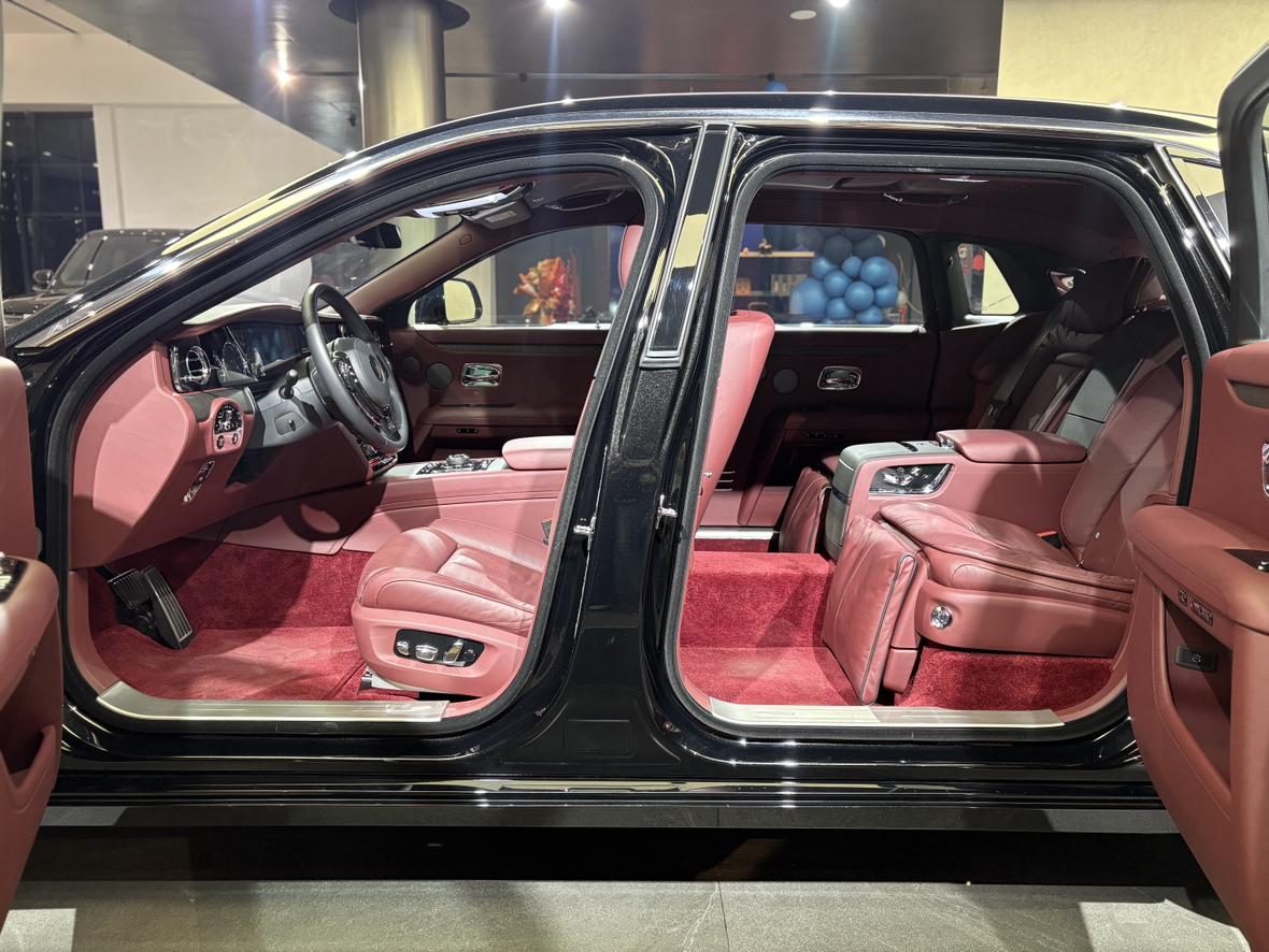 Rolls-Royce Ghost: фотография 19 из 28