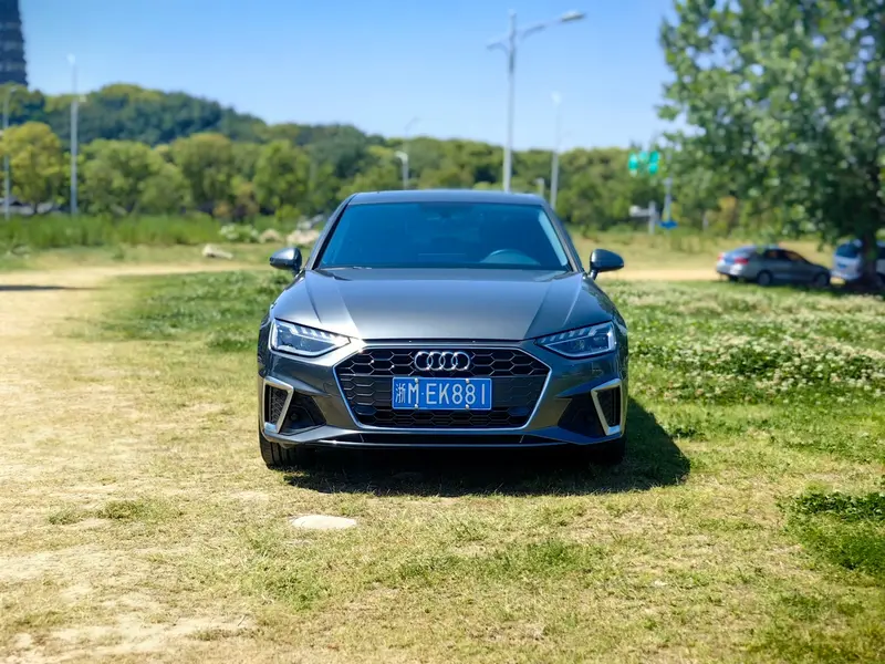 Audi A4L — фото 2