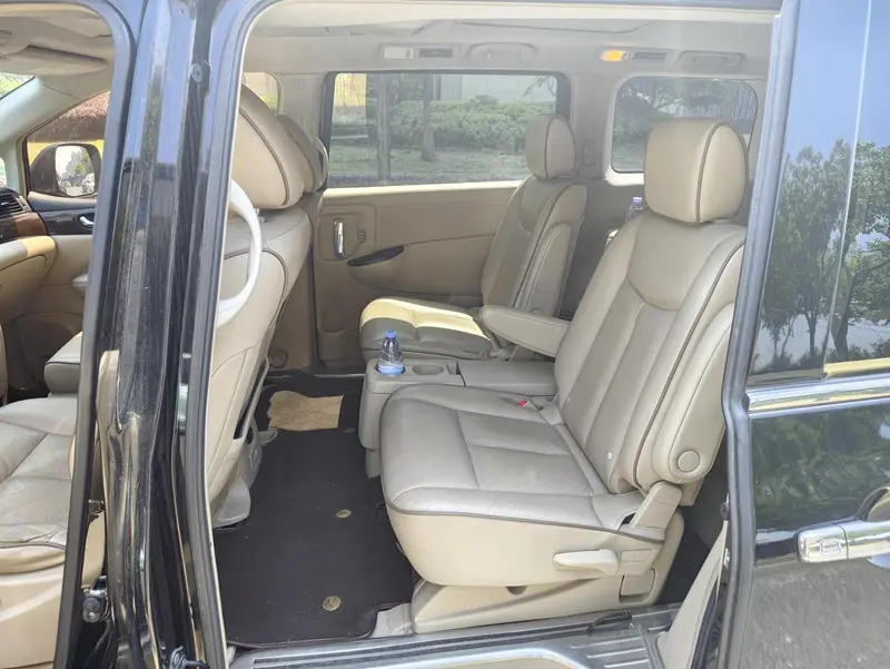 Nissan Quest — фото 11
