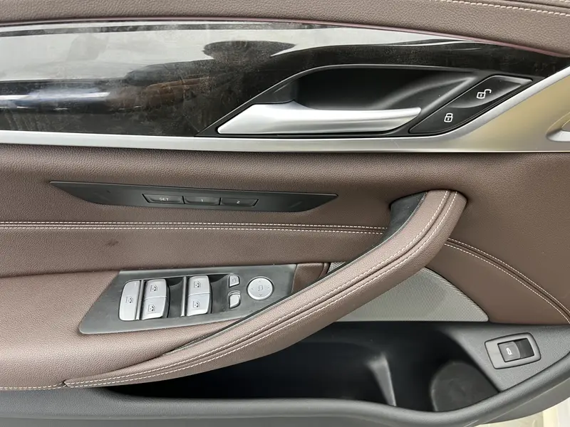 BMW 5 Series — фото 15