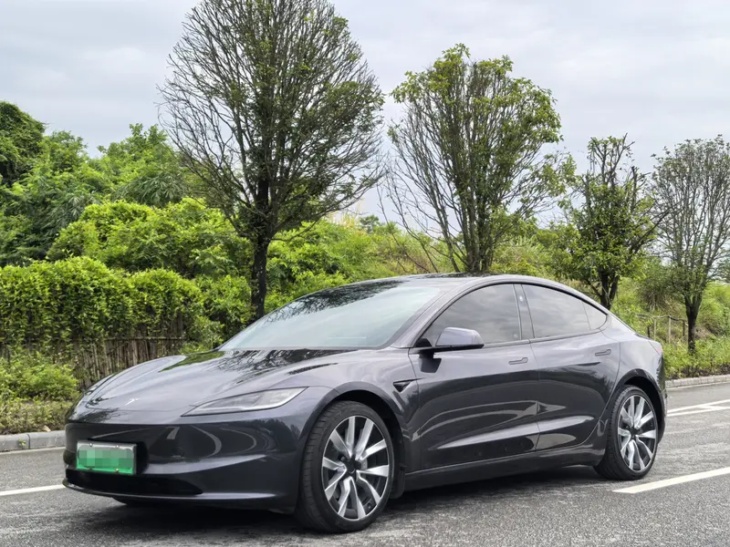 Tesla Model 3 — фото 1