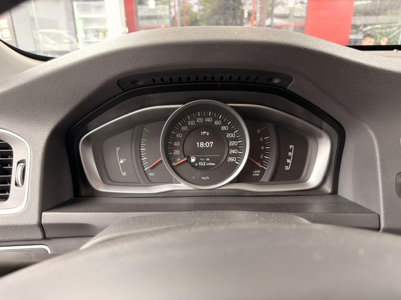 Volvo S60: фотография 10 из 18